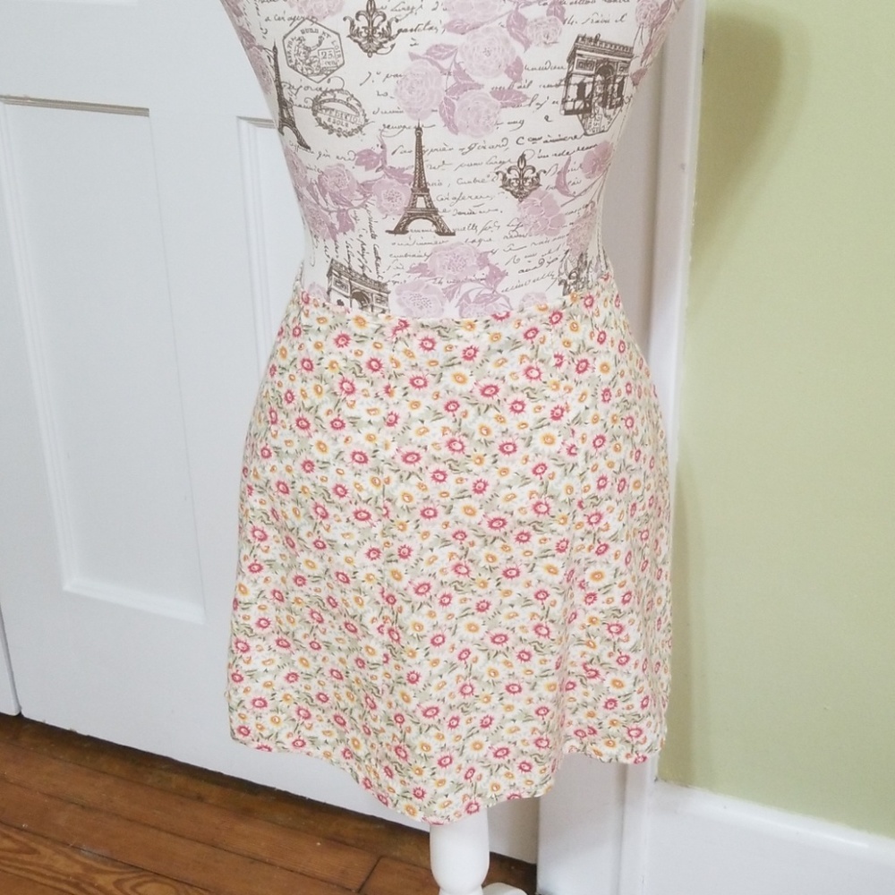 Insync Skirt - Picture 5 of 6